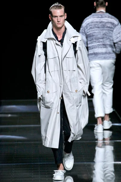 Look 10